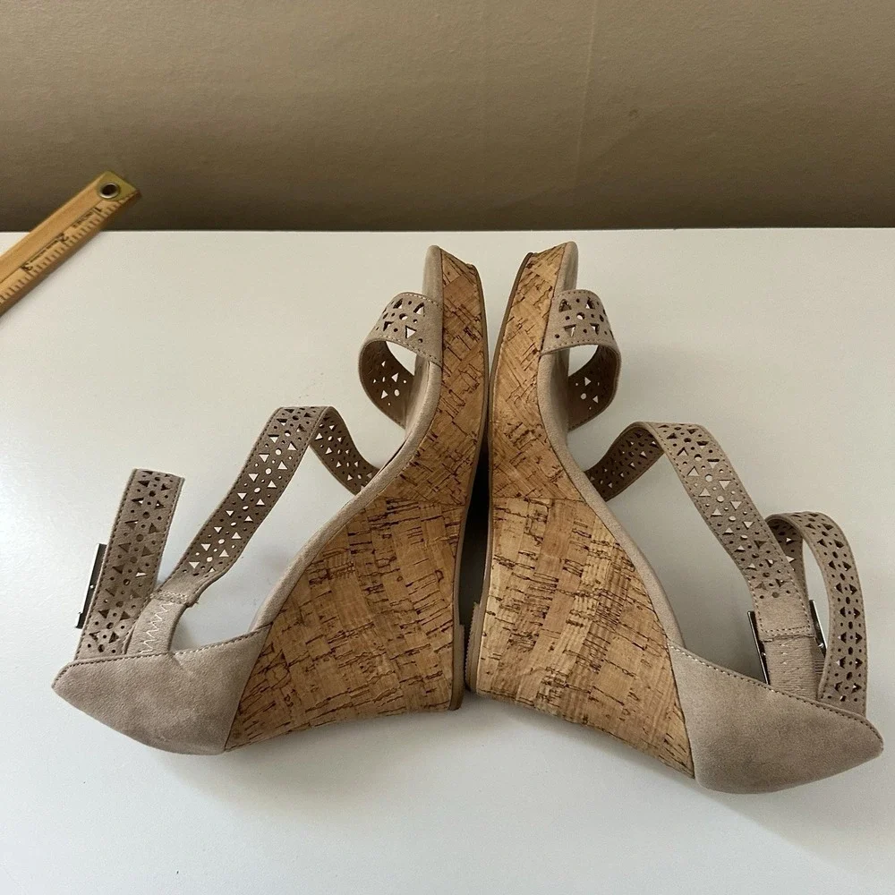 Charles by Charles David Womens Cork Wedge Sandal Heels Size 6/5 Beachy Casual